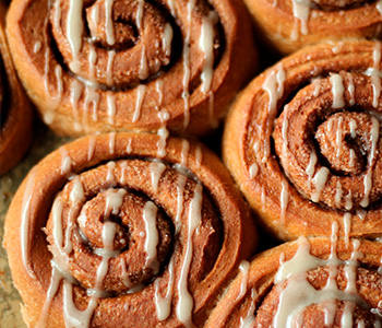 Pan de canela relleno de dulce de leche