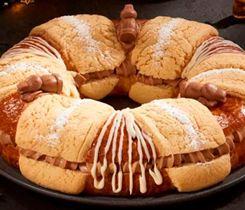 Rosca de reyes rellena de dulce de leche con conejos de chocolate