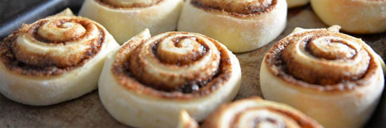 Pan de canela relleno de dulce de leche